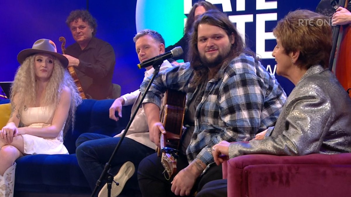 Find someone who looks at you the way Garron looks at Margo 😍 #latelate #latelateshow
