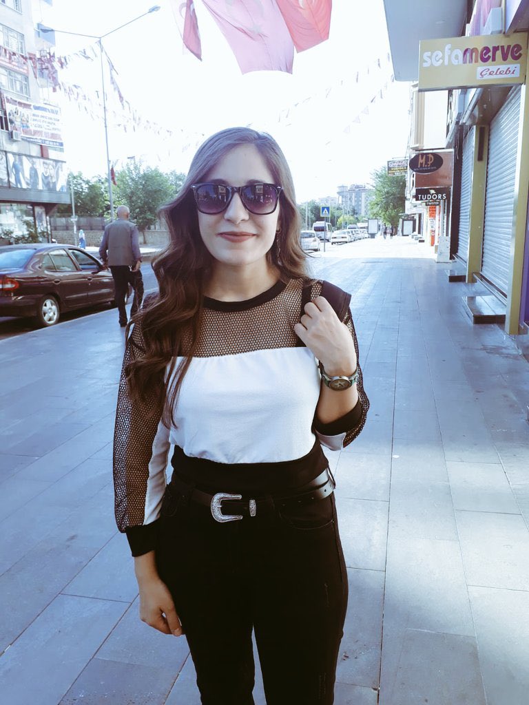 NEWSSHORTT's tweet photo. Gülistan Doku’nun Dersim’de kaybolmasının üzerinden 4 yıl 279 gün geçti ve hala kendisinden haber alınmış değil. 

#GülistanDokuNerede https://t.co/2gsU3tNsDm