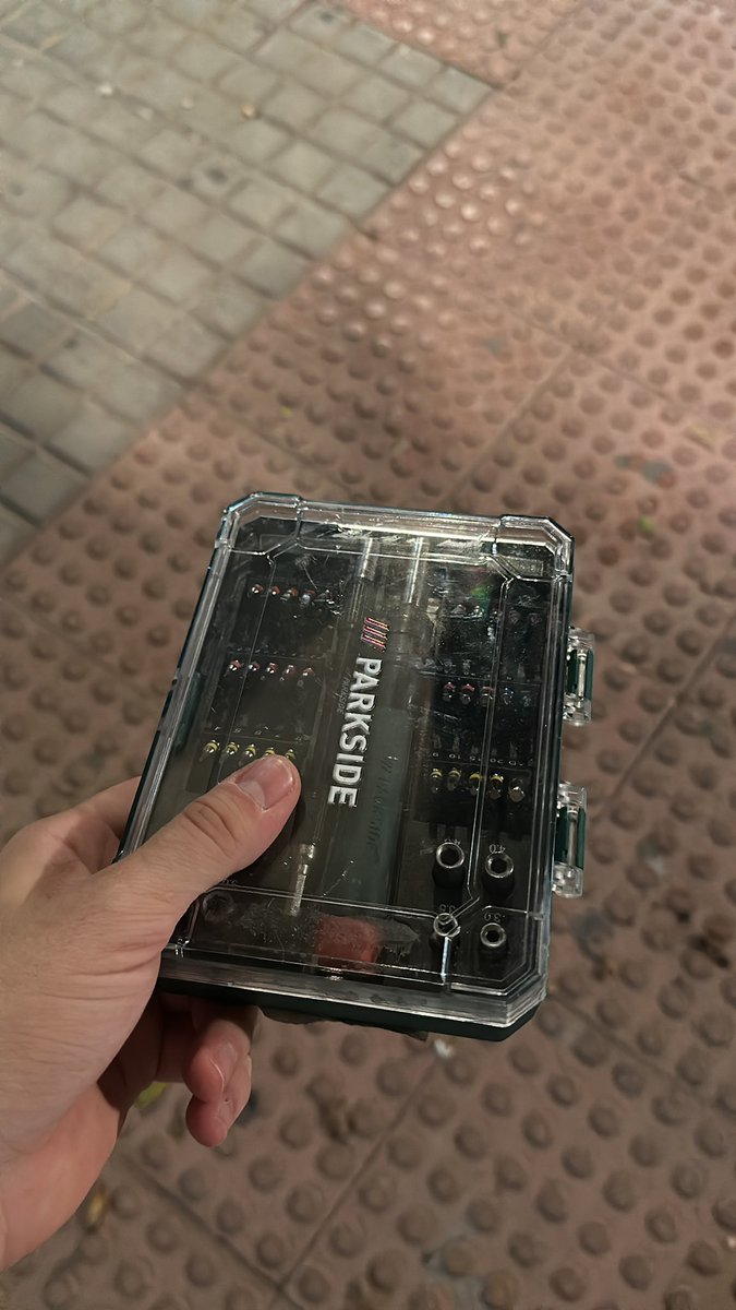 Menos mal que siempre voy preparado y mi coche es una navaja suiza