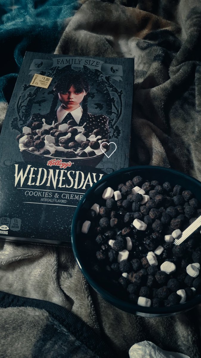 alphawolf919's tweet photo. Idk how to feel about this cereal... the marshmallows are ok, but the dark coco puff wannabes ain't it💀💀💀Like i shouldn't be eating cereal BLACKER than my shirt💀😭 NO wonder shit was on clearance for $1🤦🏻 should've been a collectors item... 3/10 #wednesdaycereal https://t.co/Y3xVsR7DYt