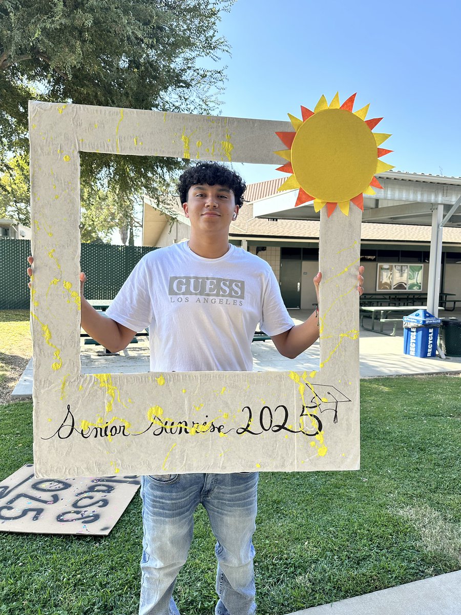 A great senior sunrise today with our #Classof2025! 👨🏽‍🎓👩🏽‍🎓🌅 <a href="/LindsayUnified/">Lindsay Unified School District</a>