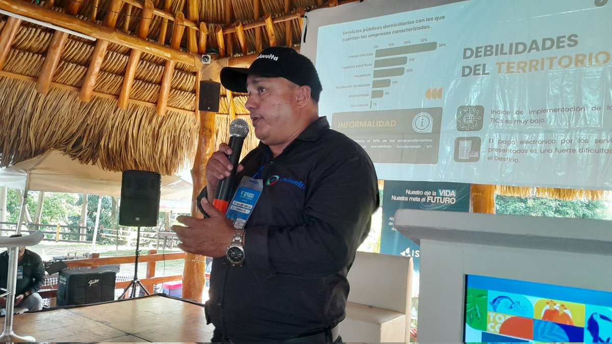 CCBucaramanga's tweet image. William Murillo, @FundaCULTA, presenta los avances en la planificación turística del Embalse Topocoro, destacando estrategias para promover un turismo sostenible que beneficie a las comunidades y conserve el entorno natural, creando un modelo de desarrollo integrado en la región.