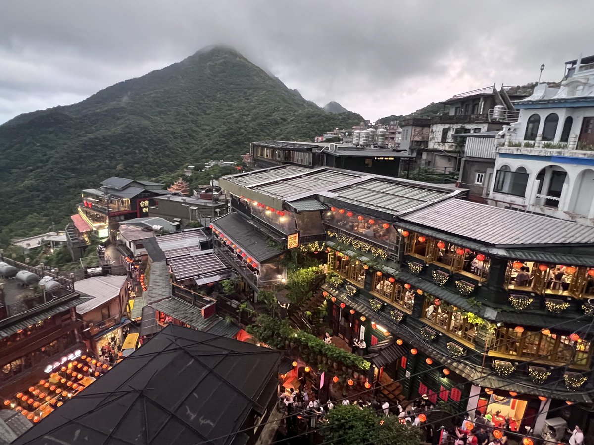 The feeling of nine in the rain is also good. 🏮 🏮 🏮