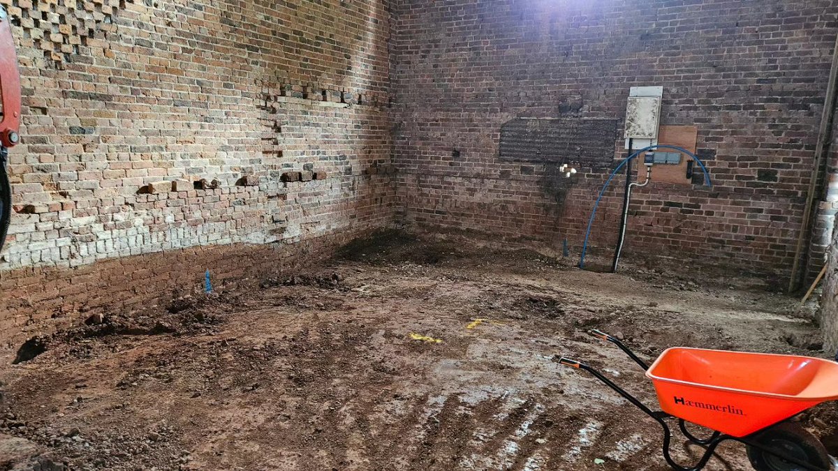 awlStructEng's tweet photo. This week our site visits have included a farmhouse restoration project in Powys, a barn in Hereford where remedial works are taking place, an alley in a Herefordshire town where timber beam strengthening is required and a barn in Gloucestershire where a conversion has begun. https://t.co/Xkr4N5v1MA