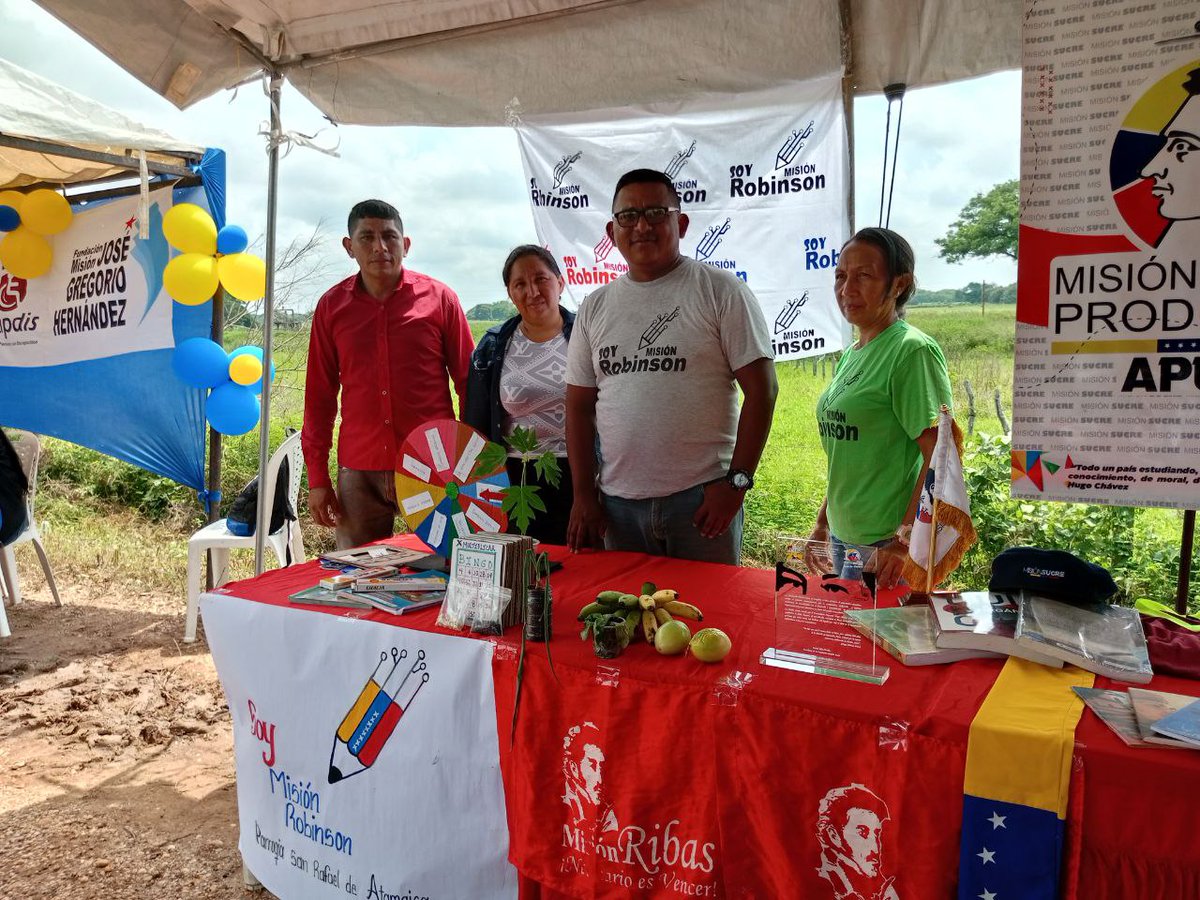 mrobinsonapure's tweet photo. #EnFotos || El Equipo Robinsoniano presente en el Plan de Amor en Acción en la Parroquia San Rafael de Atamaica.
@NicolasMaduro 
@HectoRodriguez 
@Sociabolivarian 
@wilmerodriguezv 
@marys_orasma https://t.co/ySJnCGmcvw