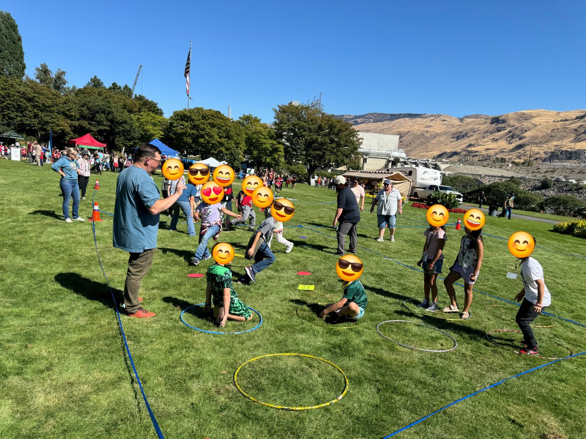 usbr's tweet photo. The Bureau of Reclamation had a blast at the Wenatchee Salmon Festival! Thousands of students learned about the salmon life cycle and explored the mysterious world of macroinvertebrates. Events like this inspire the future minds of tomorrow! #UnleashTheScience https://t.co/G3M3AttifZ