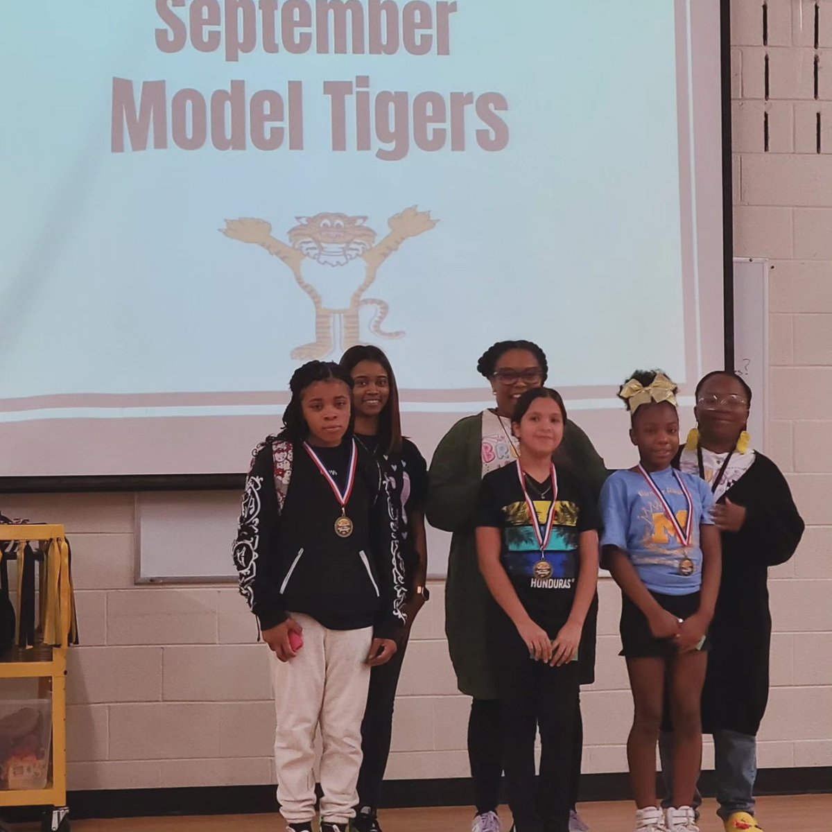 APSPeytonForest's tweet image. Just a few of the students we celebrated during ROAR rally!
That&apos;s what ROAR is all about! 
#PeytonForestROARS
#successnothingless