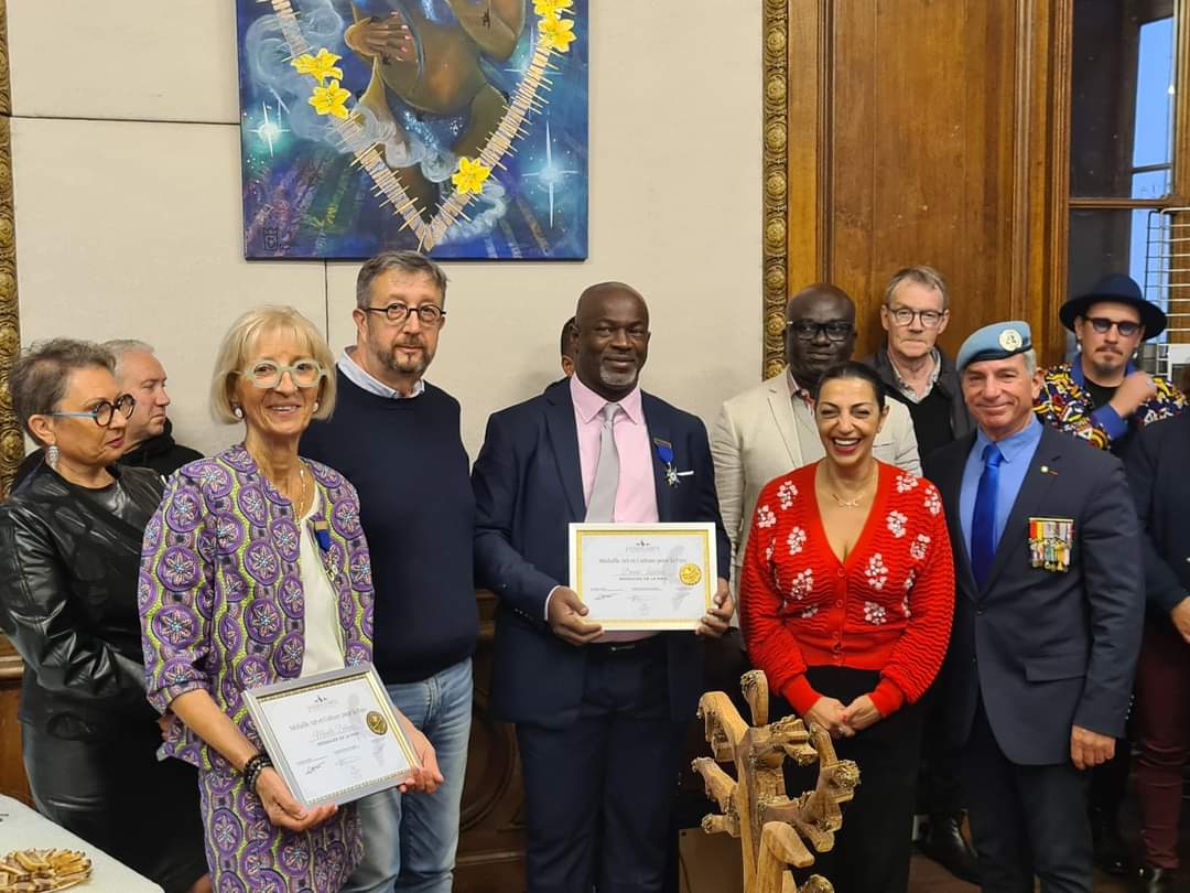 SenavonArt's tweet photo. Humanart2024 à Arras 
Elysium3, Merci pour  ce travail magnifique.
 Merci aux artistes et aux invités, ainsi qu'à la belle ville d'Arras pour son accueil.
Un grand merci également à tous ceux qui œuvrent pour le développement de l'Afrique.
#vivelafrique
#kokousenavon https://t.co/mpGqTPv0jv