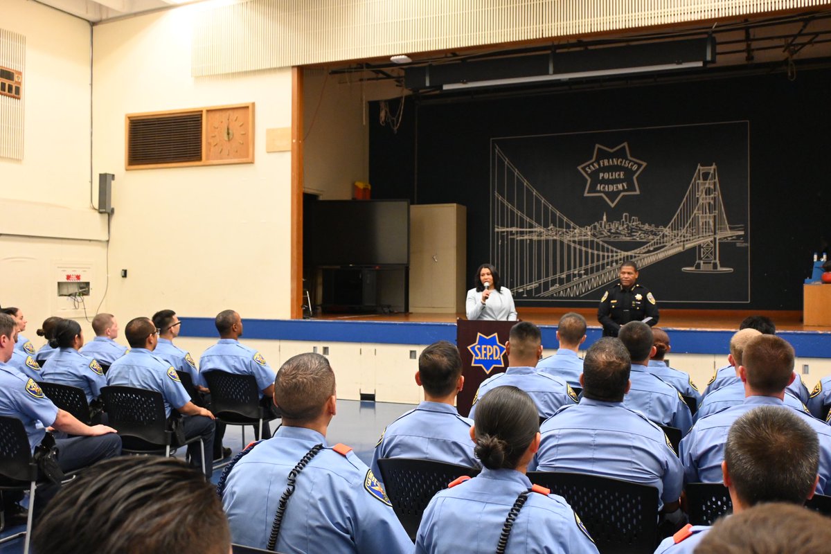 JoinSFPD's tweet photo. ๐จ Big news ๐จ
Mayor Breed & Chief Scott just welcomed the largest @SFPD academy class since 2018. Class 284 (50 recruits) joins Class 283 (40 recruits), helping boost staffing for public safety.
With a new $112K starting salary, SFPD is calling in the best!
#JoinSFPD https://t.co/OQOPLeNtKJ