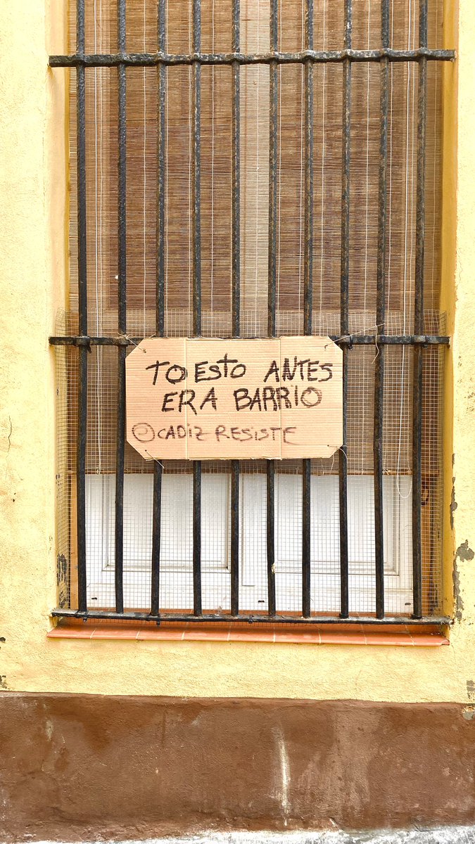 MarezLau's tweet photo. Cádiz resiste vistiendo el Barrio de lucha. ✊🏾 https://t.co/UNeLOntAvG