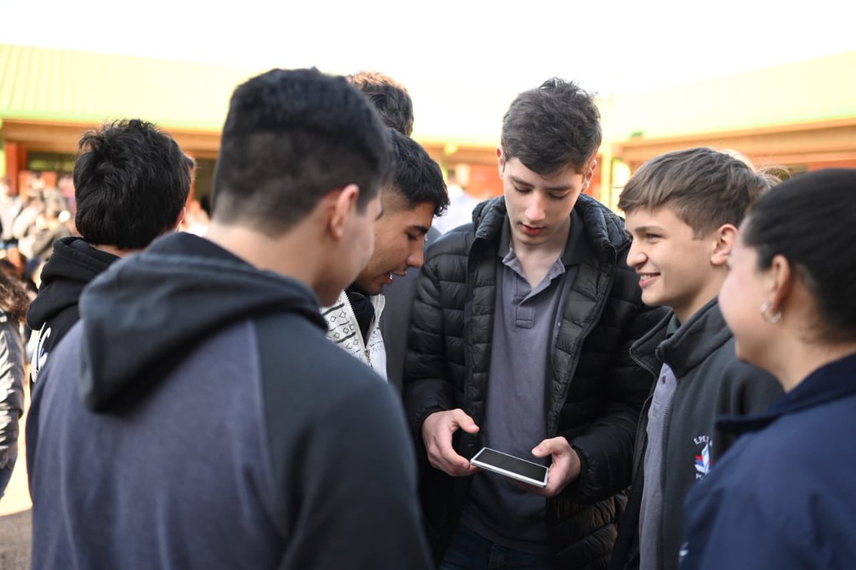 lucasaromero's tweet photo. Hoy iniciamos nuestra jornada en Oberá visitando el BOP N°3 para llevar el programa  “La vice en tu escuela”. Un gran momento para compartir experiencias y fomentar el aprendizaje en los jóvenes, acompañando su crecimiento y brindando herramientas para su futuro. https://t.co/01SqjdQyml