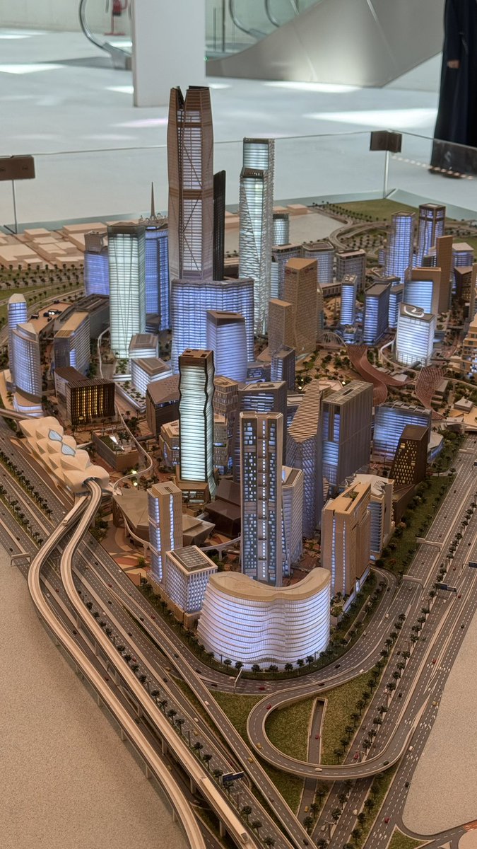 wameed22's tweet photo. KAFD | Site visit https://t.co/O4xK83ZvwI