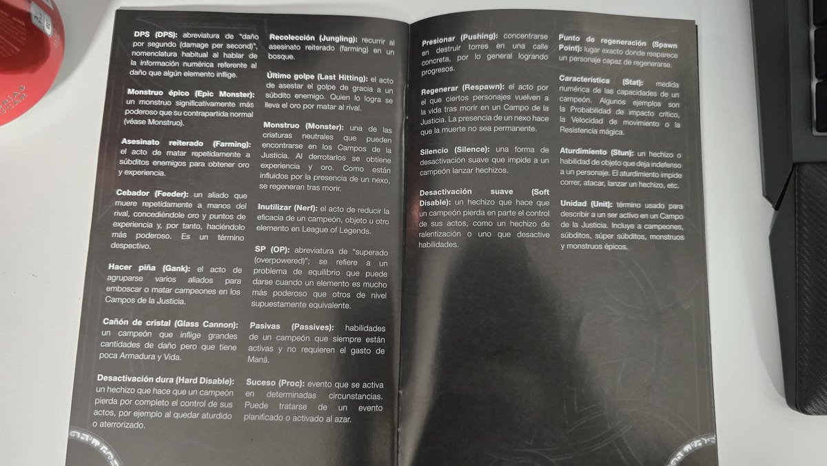 Estaba yo empacando mis juegos cuando he visto el LoL. Lo mejor es la página final del manual de instrucciones con palabras clave. Os dejo leerlas, disfruten