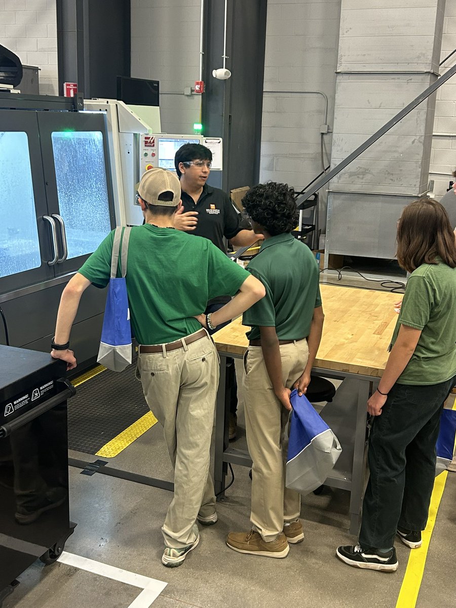 KCHS Robotichauns tweet media