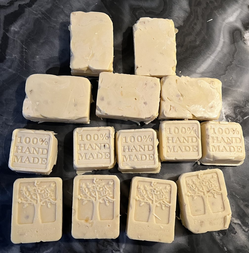 steffiec91's tweet image. Tried a new recipe.Still not good at smoothing off but they smell nice 😀and good for sensitive skins 
Sunny Dandelion Oatmeal 
 #homemadesoap