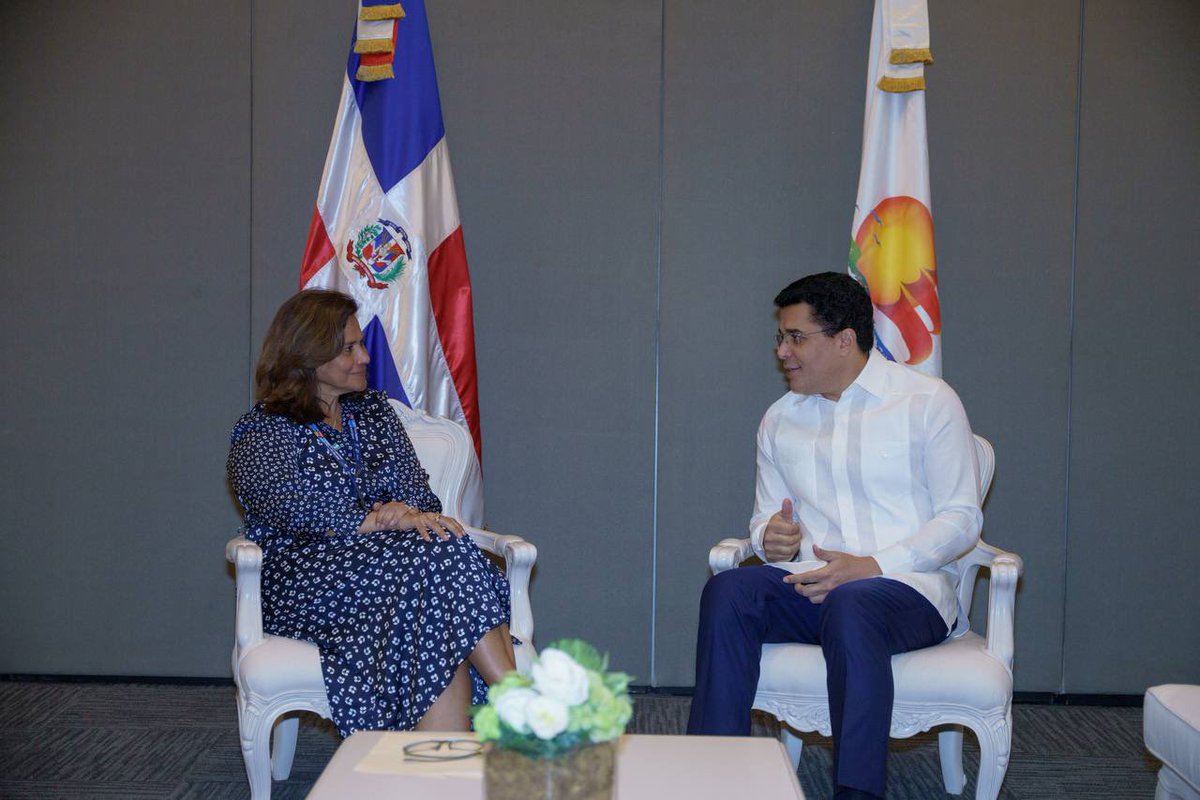 Otro paso hacia un turismo más fuerte: firmamos un Memorándum de Entendimiento más con @RSikumba, Ministro de Turismo de Zambia. Juntos, desarrollaremos planes y estrategias para impulsar el turismo sostenible. ¡Es un honor trabajar en conjunto! 

#TourismSummit