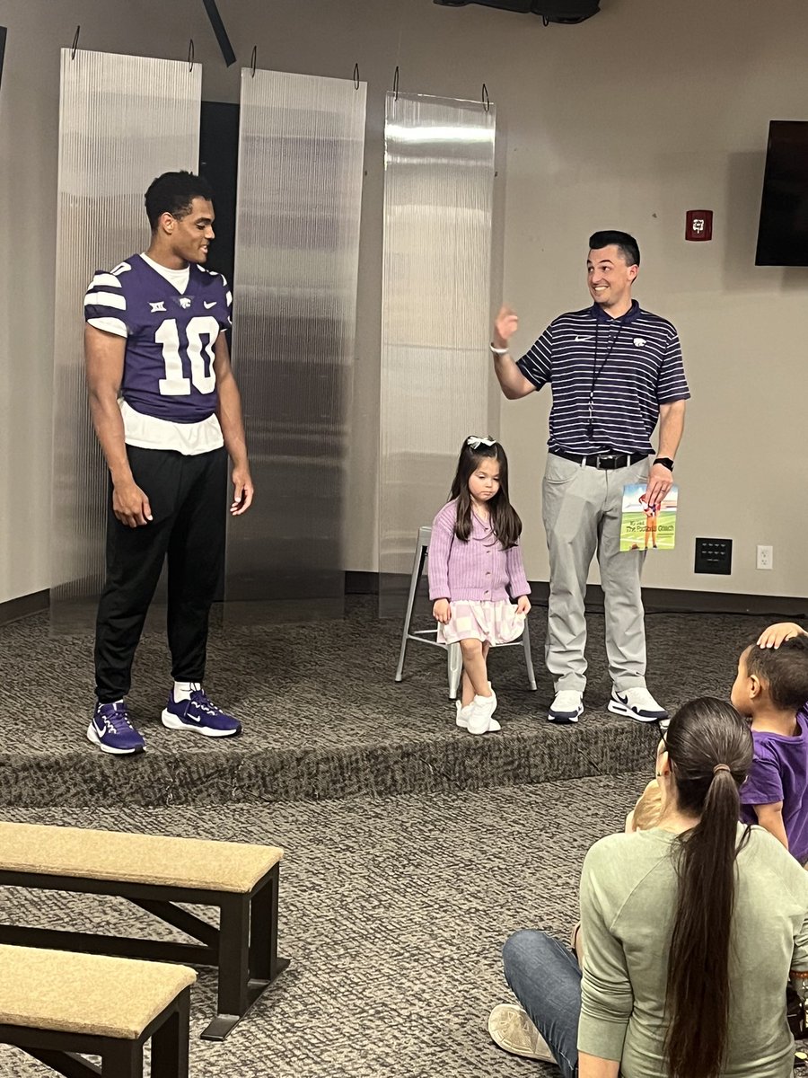 CoachOrloffBU's tweet image. Career Day at Emery’s Preschool

Emery was so proud to have her favorite player @Jacobp102 come to her school

We had a blast talking to the kids about coaching and playing sports

#CatsInTheCommunity