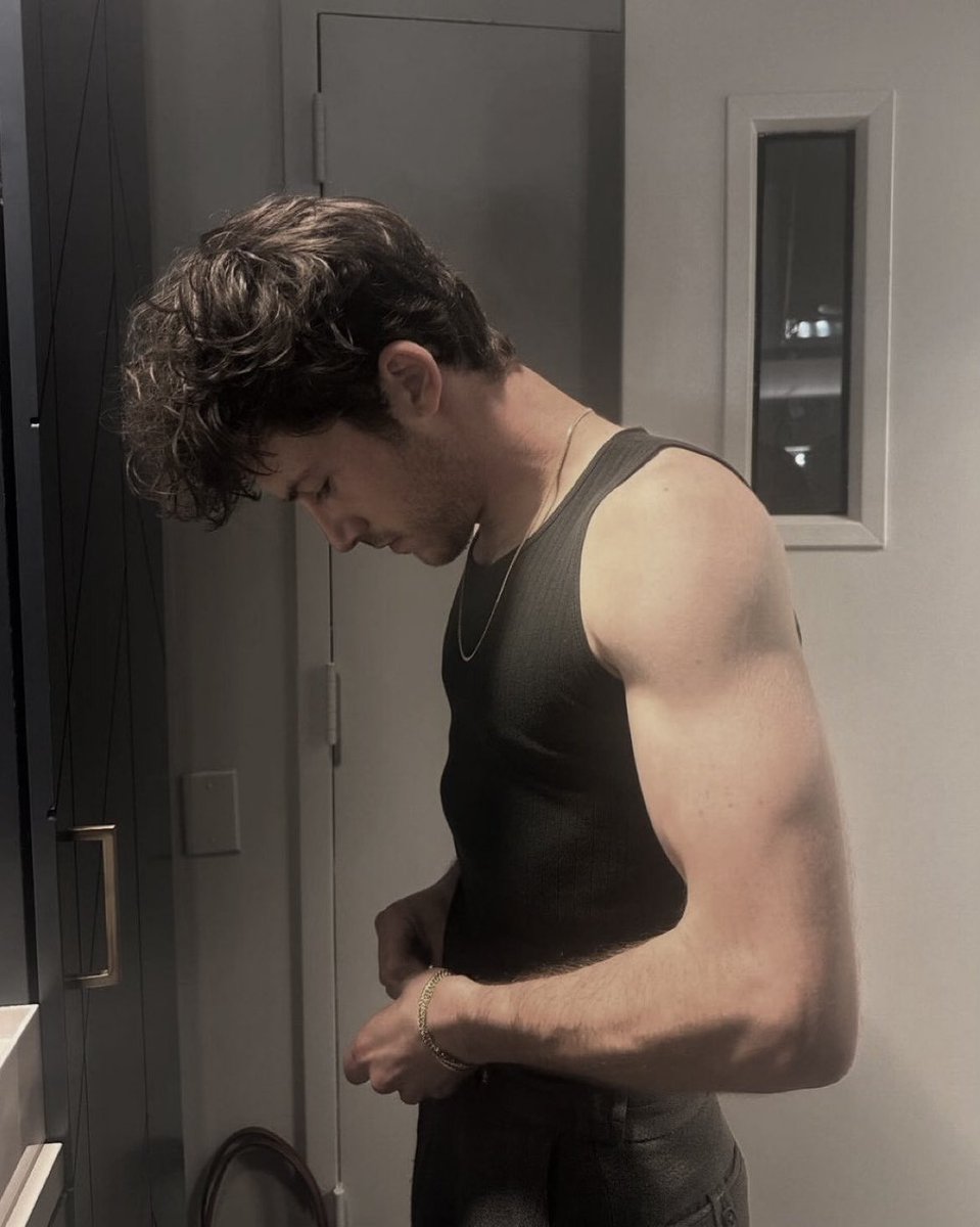 dynastve's tweet photo. ⠀⠀ ⠀⠀ ⠀⠀ ❜┊lewis r. speirs.  ּ    ᰍ   ˳ 
il y avait dans son soupir, un empire 
familial qui reposait sur ses épaules. 
une dynastie qu’il avait vécu, ailleurs, 
il y a huit décennies d’ici. https://t.co/ybSLqk9uNH