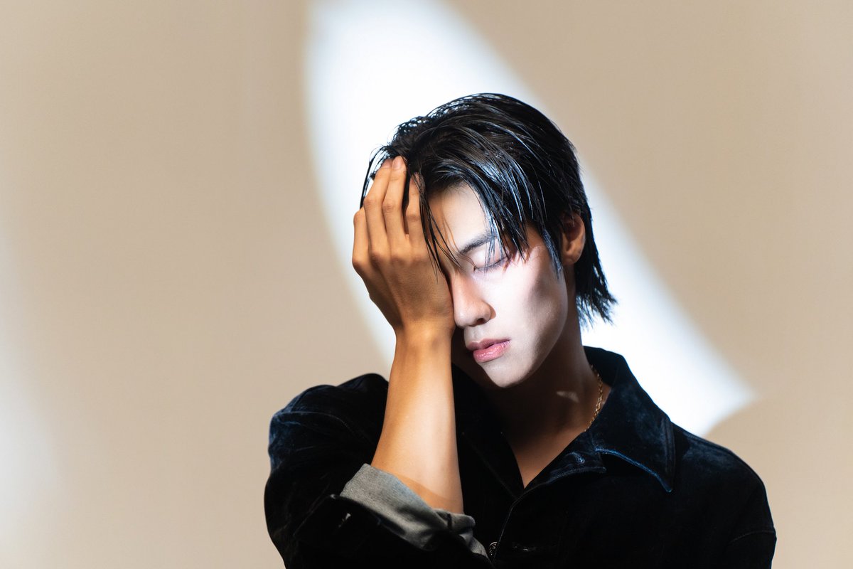 dolgolaeui's tweet photo. Lee Seung Hyub #leeseunghyub #seunghyub #이승협 #shootingstars #mustyougo #nflying #lovelyrunner #bigpicturehouse #bestchickendrama Please also follow Seung Hyub’s official Instagram account - sssn9_zzzn9 // ©️ Naver https://t.co/CKkpYnywSO