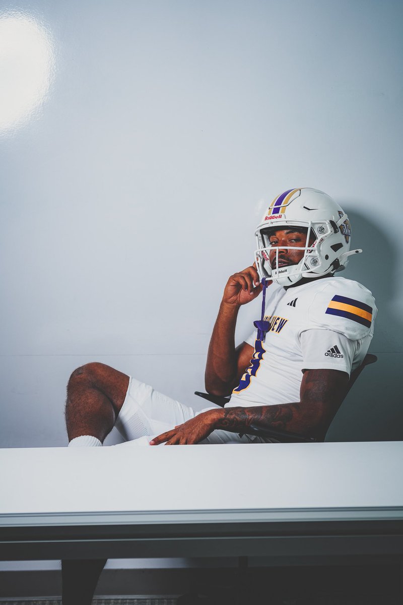 pvamufb_'s tweet photo. A Blizzard Forecast in San Antonio🥶

⚪️ Helmet 
⚪️ Jersey 
⚪️ Pants
⚪️ Cleats

#PantherNation | #PVAMUFootball https://t.co/qFhCSpJ7yv