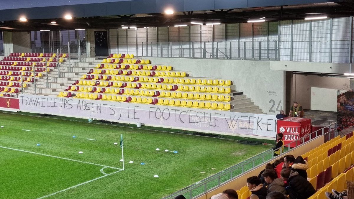 ArPezennec's tweet photo. Pas de supporters du @GF38_Officiel ce soir à Rodez. Et c'est bien dommage...
#lefootleweekend https://t.co/N9fMqs0fSq