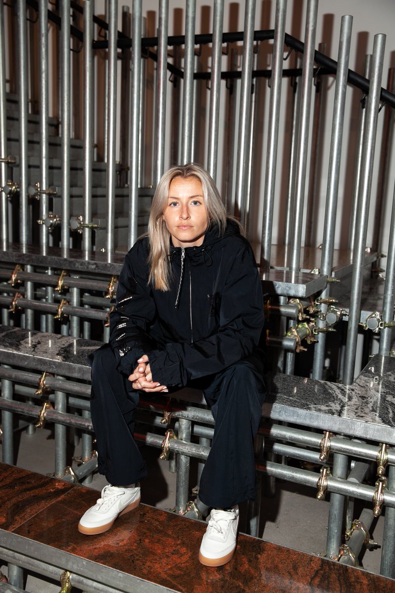 From one Aries to another, <a href="/leahcwilliamson/">Leah Williamson</a> ✨