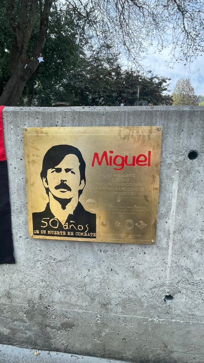 dsandovaln1's tweet image. "Tu no has muerto, sigues vivo y seguirás viviendo para la esperanza y felicidad de los pobres y oprimidos del mundo"
A 50 años de Miguel....acto y placa conmemorativa.
#udec #Concepción #Santiago #mir