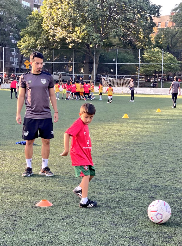 DV7Soccer's tweet image. 🇺🇸 ⚽️ IT'S ALL ON THE MOVE! First #fall24 session completed! 👌🏼

𝗙𝗥𝗘𝗘 SOCCER PROGRAM | PROGRAMA DE FÚTBOL 𝗚𝗥𝗔𝗧𝗨𝗜𝗧𝗢 @DV7soccer_NY &amp;amp; @HispanicFed sponsored by @CMFranciscoMoya

#cmfranciscomoya #cmdistrict21
#hispanicfederation #dv7soccer
#dv7academy #dv7group