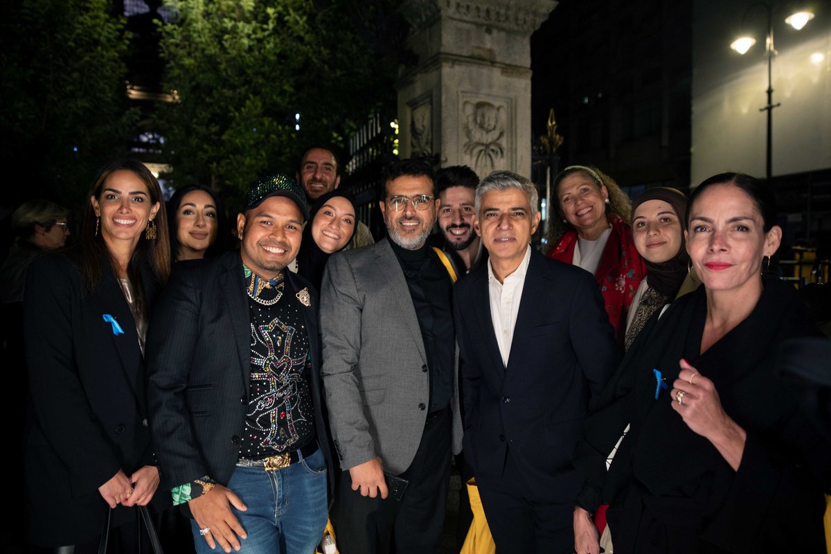UK for UNHCR (@unrefugeesuk) on Twitter photo 50 Londoners. Their portraits. Their journeys. This is #CONGREGATION.
A huge thanks to everyone who made it to the incredible preview night for Es Devlin's monumental choral installation at St Mary le Strand, created in partnership with <a href="/TheCourtauld/">The Courtauld</a> & <a href="/KingsCollegeLon/">King's College London</a>. 50 Londoners. Their portraits. Their journeys. This is #CONGREGATION.
A huge thanks to everyone who made it to the incredible preview night for Es Devlin's monumental choral installation at St Mary le Strand, created in partnership with <a href="/TheCourtauld/">The Courtauld</a> & <a href="/KingsCollegeLon/">King's College London</a>.