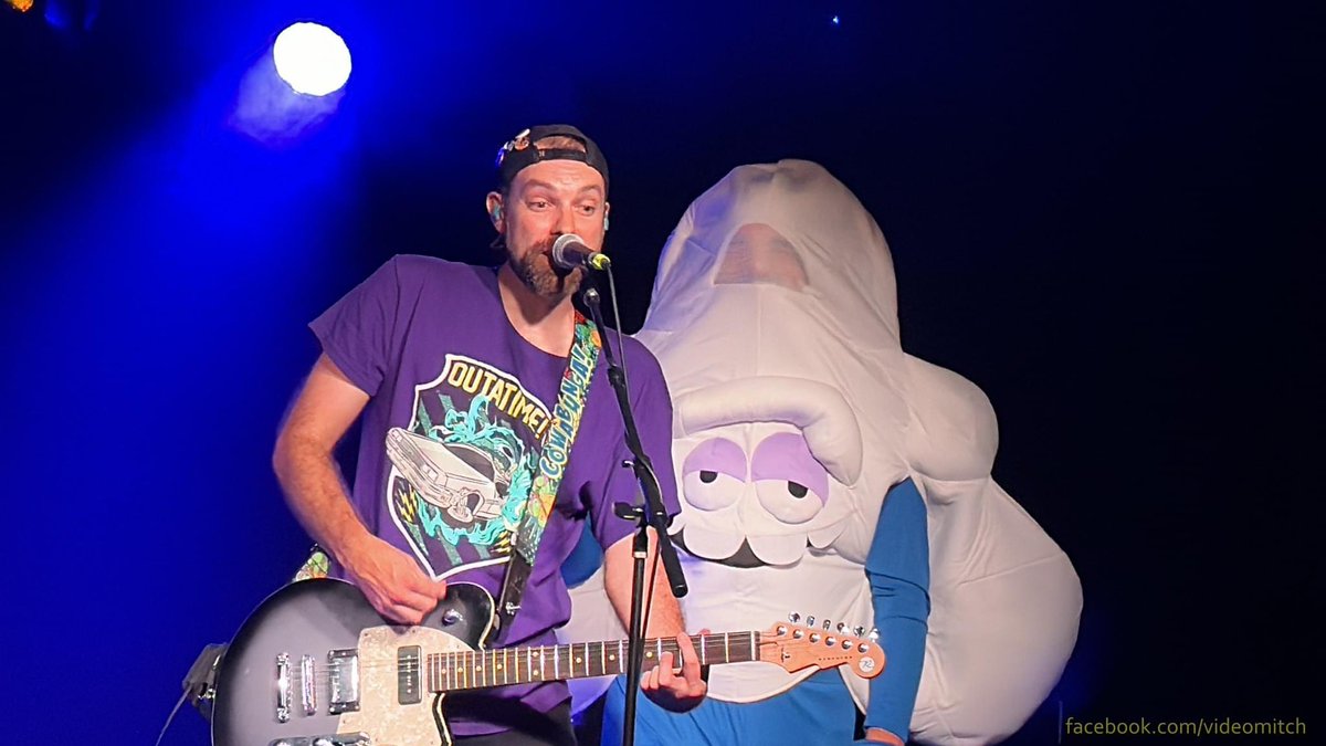 Red Weather tweet media