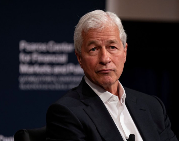 ConservBrief's tweet photo. BREAKING

JPMorgan Chase CEO Jamie Dimon has just endorsed Donald Trump for President!

What do you think about this? https://t.co/bkGDePbuU6