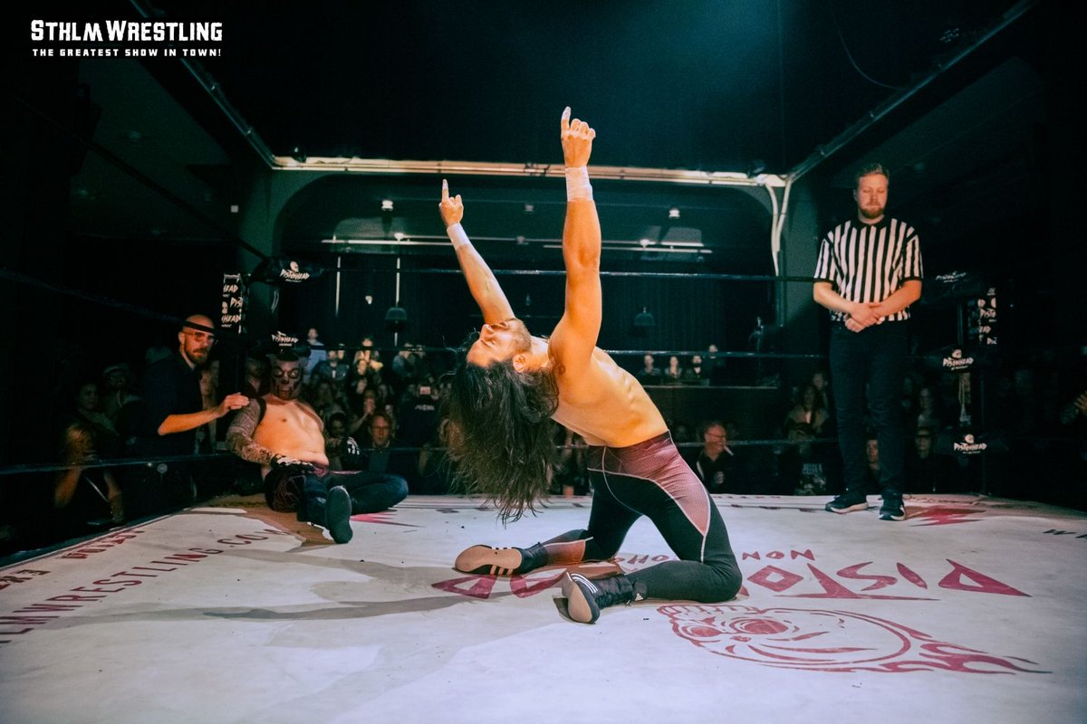 Vi har lämnat Twitter då det är en grogrund och drivhus för rasistiska och fascistiska åsikter men även för konspirationsteorier och lögner.
Er som är kvar vill vi ändå ge lite ljus i mörkret i den dystra nedstigningen. Här är bilder från vår senaste Show!