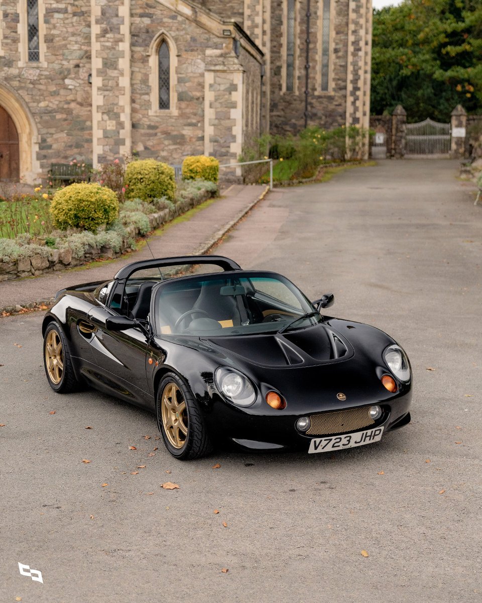 collectingcars_'s tweet photo. This Lotus Elise S1 is a communicative lightweight sports car in limited-edition ‘Type 79 John Player Special’ guise.
📍LIVE NOW - Shepshed, Leicestershire, United Kingdom
https://t.co/Ttt9RdftTj
#CollectingCars #Lotus #Elise #EliseS1 #JPS https://t.co/MqOQG5wofK