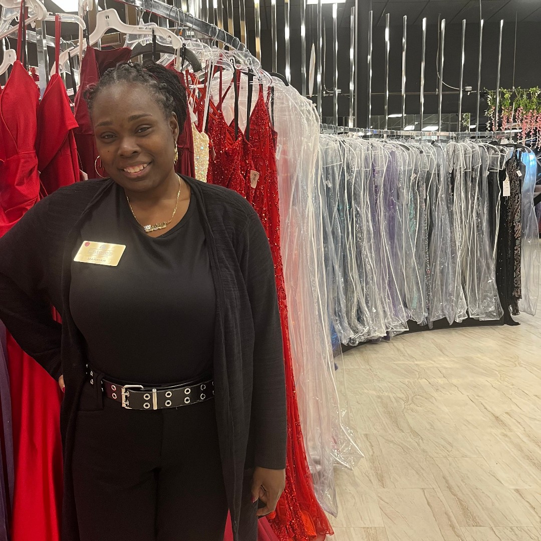 AHRCNassau's tweet image. Markiah loves fashion and is currently a fashion coordinator at a local boutique. 
Last month, Markiah moved into the bridal section where she styles ladies for their dream day. She&apos;s passionate about her role and excited to continue advancing her career.

#NDEAM #InclusionAtWork