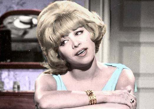 Nuestro Recuerdo}
VIOLETA RIVAS
Su biografía en nuestra Revista Web musicalesbaires.com.ar