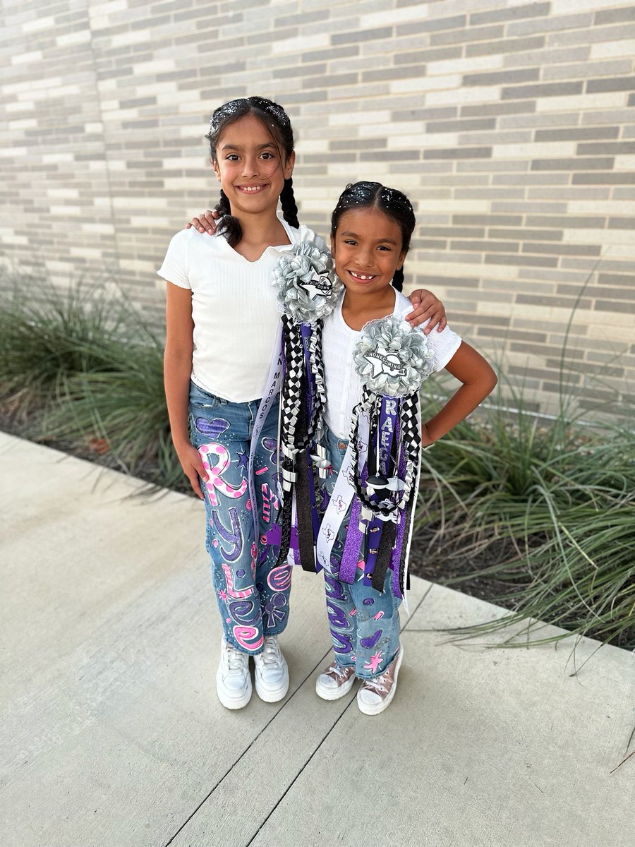 Today our Knights are showing their ✨purple pride✨ &amp; wishing <a href="/RattlersSM/">San Marcos Ratter Football</a> good luck at their homecoming game tonight! 🏈💜🐍