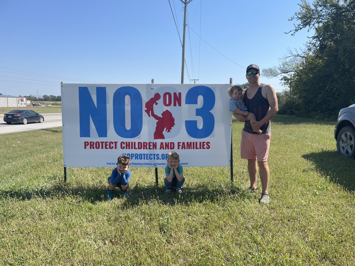 JosiahTown99479's tweet photo. Signs are going up in Henry County!! 🔥 https://t.co/gz69Hpik6L