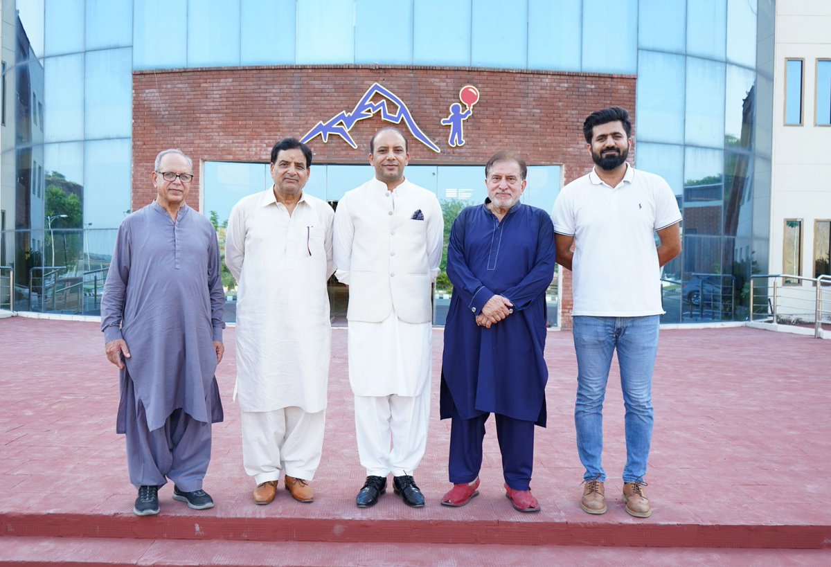 SDK_CD's tweet image. Visit by Altaf Hamid Rao, Station Chief Reporter of the Associated Press of Pakistan, to KORT Educational Complex

During the visit, Mr. Rao toured various departments and commended the exceptional work being done for underprivileged children.

#visit #work #press #pakistan