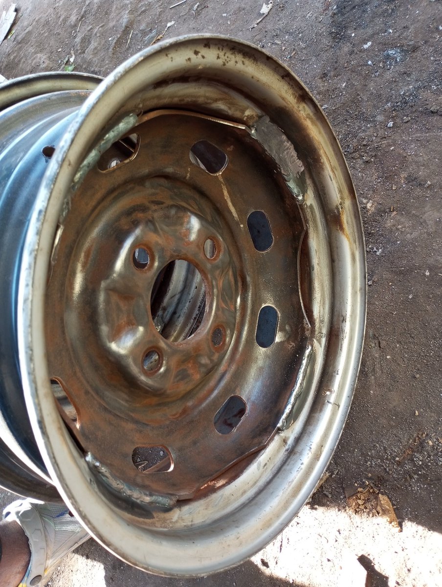 Shani_Electrics's tweet image. Time for banding the wheels.

There's a fire chap doing it with Mig Welder (Gas)

#ProjectBug.