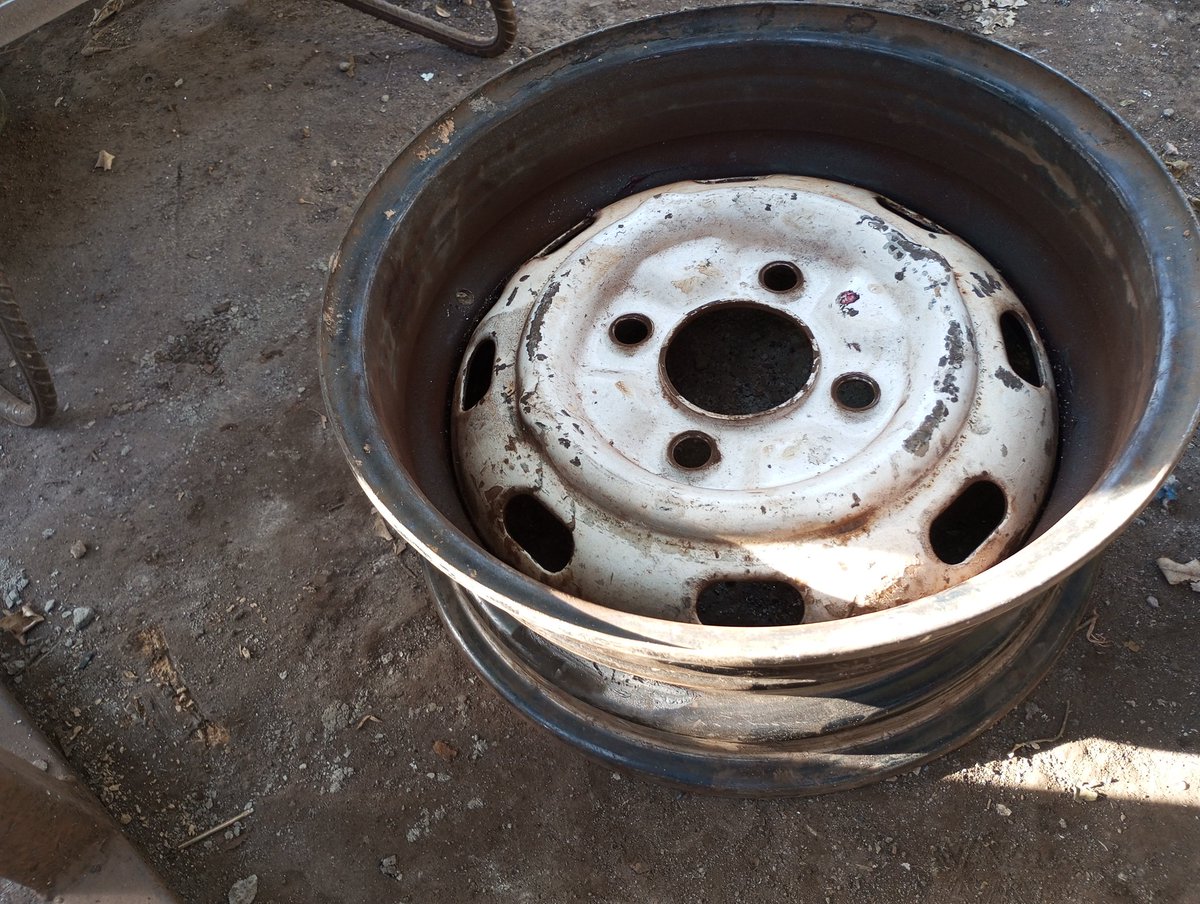 Shani_Electrics's tweet image. Time for banding the wheels.

There's a fire chap doing it with Mig Welder (Gas)

#ProjectBug.