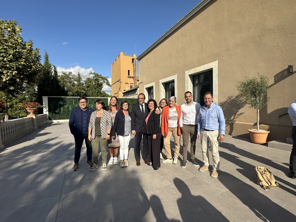 Junts Lloret de Mar (@juntslloret) on Twitter photo Avui hem assistit a un dinar comarcal amb el President del Parlament <a href="/joseprull/">Josep Rull i Andreu</a>.
Contents que el President Rull hagi dedicat un migdia a parlar amb nosaltres abans del Congrés de Junts que celebrarem a final de mes.
#LloretdeMar #Blanes #Parlament #Selva Avui hem assistit a un dinar comarcal amb el President del Parlament <a href="/joseprull/">Josep Rull i Andreu</a>.
Contents que el President Rull hagi dedicat un migdia a parlar amb nosaltres abans del Congrés de Junts que celebrarem a final de mes.
#LloretdeMar #Blanes #Parlament #Selva