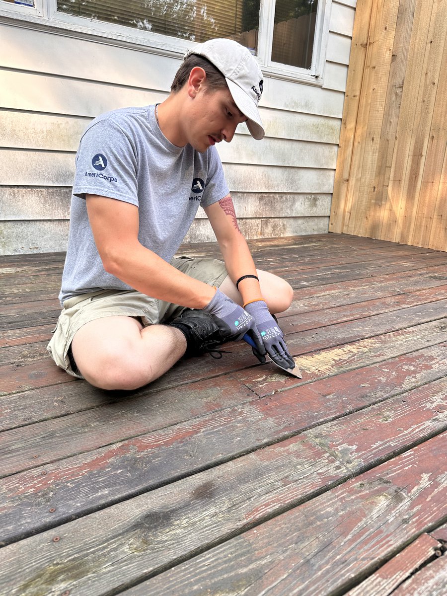 AmeriCorpsNCCC's tweet image. Check out what our @AmeriCorpsNCCC members are doing in Iowa—from planting trees and raspberry bushes to building fences and restoring trails! At NCCC, we love seeing our members #GettingThingsDone in Iowa and across the country.
