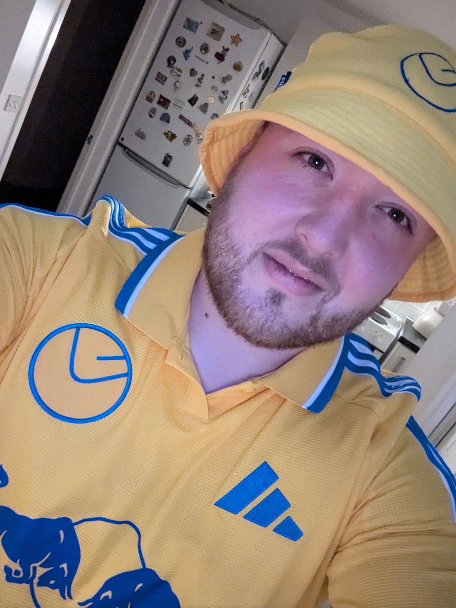 Tonight we wear Yellow!!! 💛💛💛 Come on Leeds