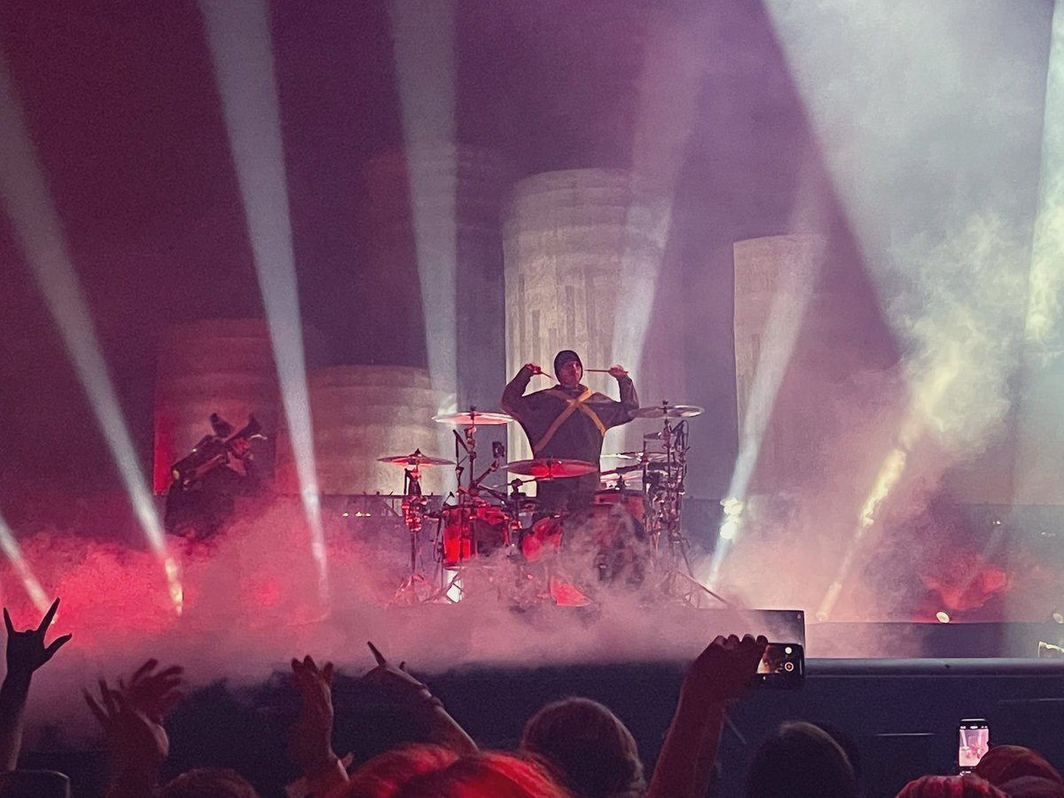 vivillin's tweet photo. I’m a week late but honestly this was the BEST concert I’ve ever been to. I can’t wait to see you guys again ❤️
#clancycle #clancycleveland #twentyonepilots https://t.co/io15kymu27
