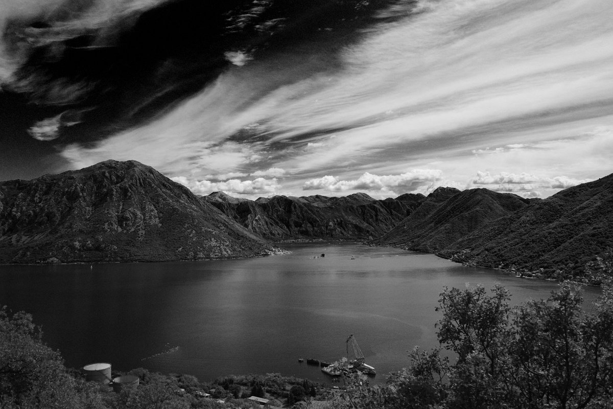 arjunshine1's tweet photo. Bay of Kotor #kotor #montenegro #crnagora #bnw https://t.co/aE2ooCNXEZ