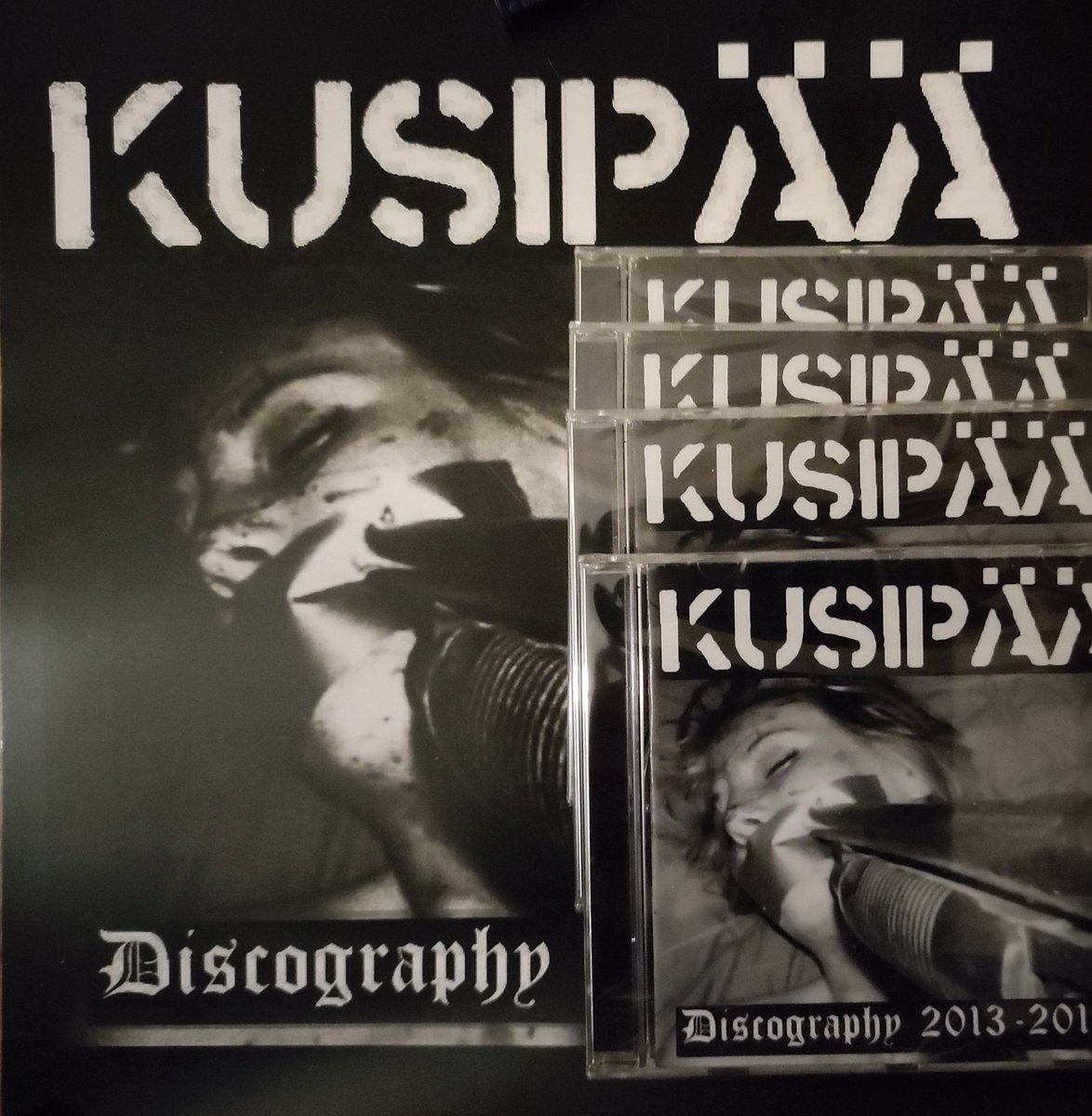 Ekojen Kusipää CD tilausten mukana tulee juliste mukana! Julkaisupäivä ens torstaina 10.10.

Tilaukset mailiin: misantropiarecords@protonmail.com

#doomoftheignorant #sublabel #misantropiarecords #hardcorepunk