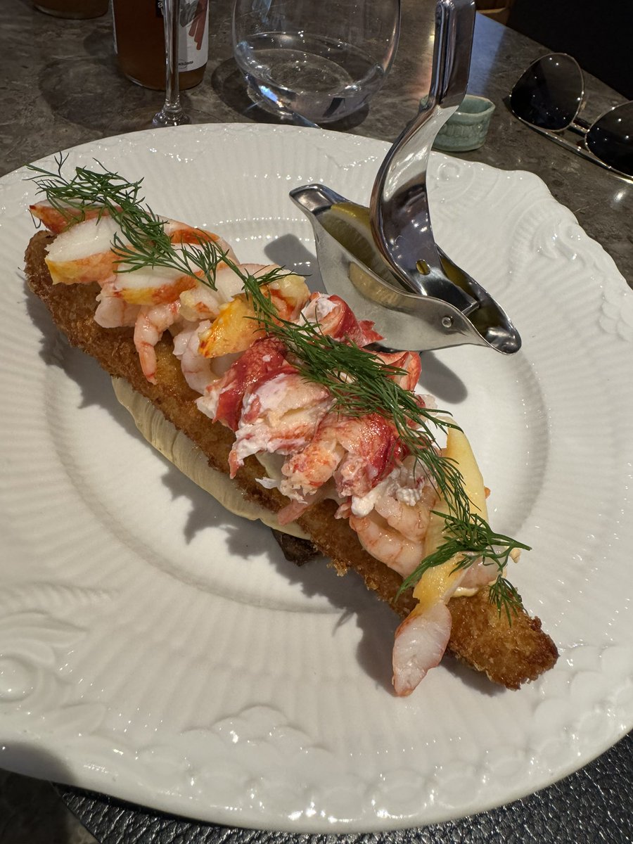 Lækker frokost på ANX 🦞😋

Du kan læse mere om Frederikshøjs lillesøster her:

foodstories.com/articles/danma…