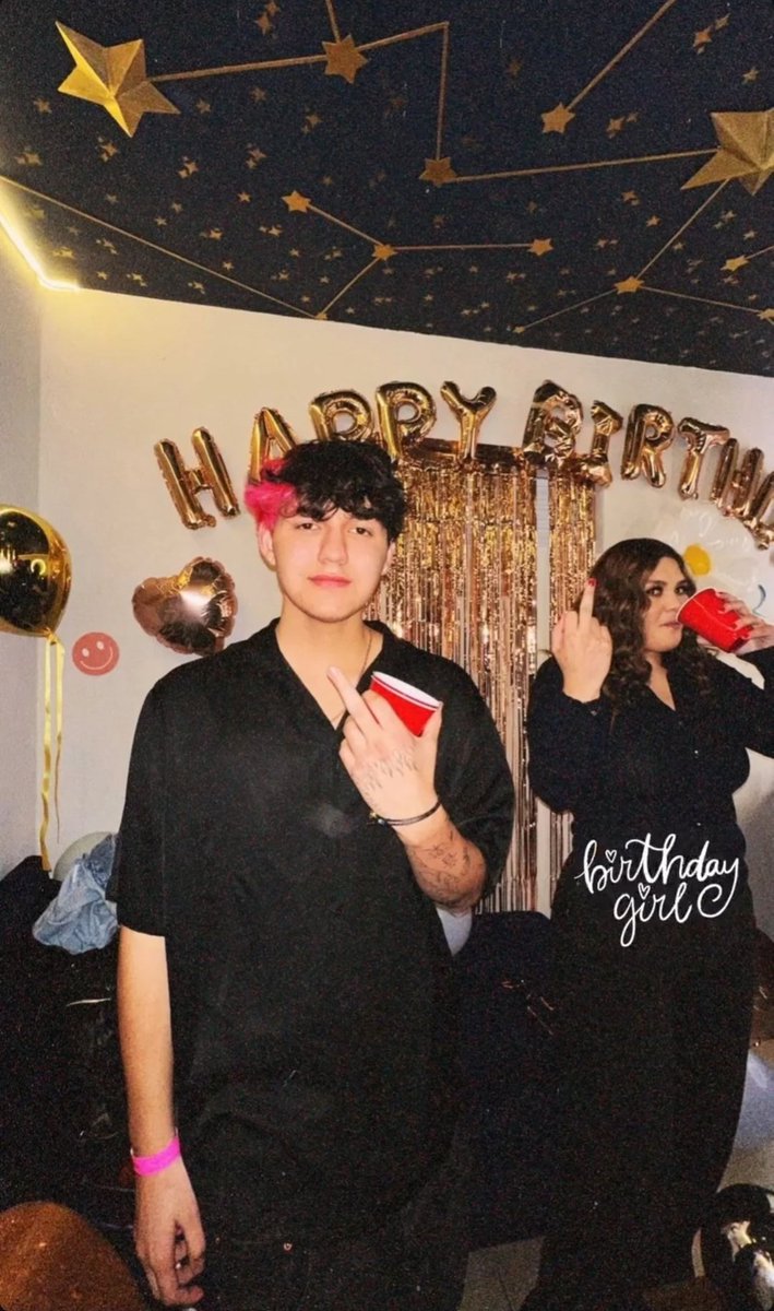 yuridiamusic_'s tweet photo. Feliz cumpleaños a nuestra patrona #Yuridia 🥳🎂🎉🥰 https://t.co/LXqI1I1goo