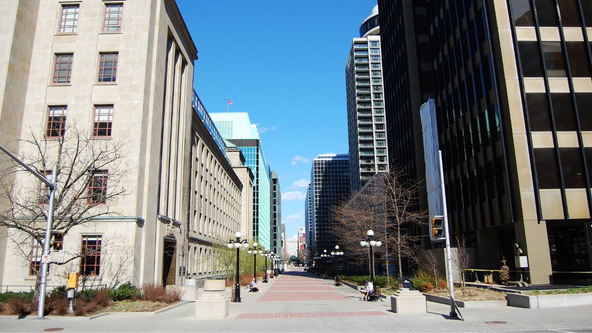 obj_news's tweet photo. Local real estate experts expect Ottawa’s office vacancy rate to hold near a “healthy” 12 per cent for a few years before decreasing in 2026 or 2027. 

#Ottawa #ottnews #OBJ #realestate #vacancyrate
https://t.co/kX6WtqrJ42 https://t.co/aziPlMf5T2