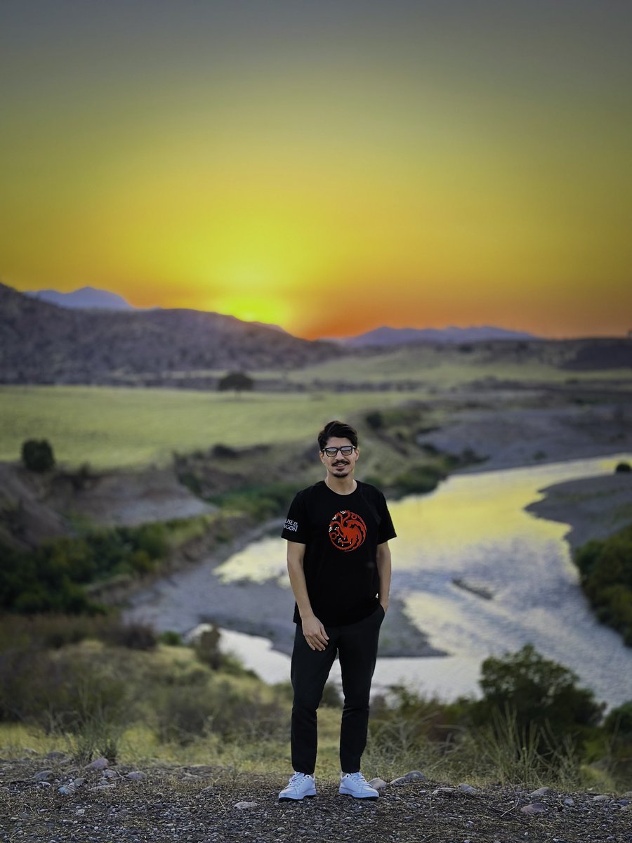 DloPashaei's tweet photo. Sunset🌅..•
.

#houseofthedragon 
#GameOfThrones 
#sunset 
#دلووپاشايى https://t.co/KIaLGVTRIP